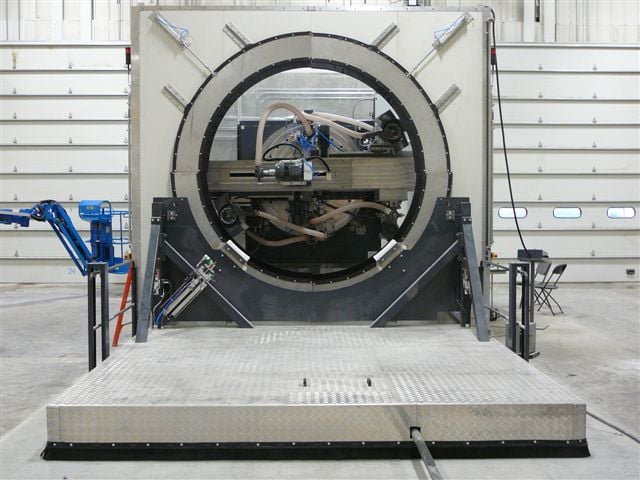 Fine machining for huge windmill blades